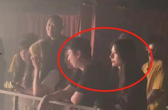 qq群吃网红的瓜最新,QQ群吃瓜事件背后的真相与内幕  第3张