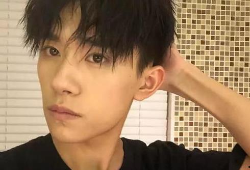 爆料娱乐圈易烊千玺,娱乐圈的璀璨新星