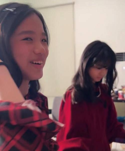 24岁姐姐爆料秘密视频,24岁姐姐意外曝光的私密视频引发热议  第2张