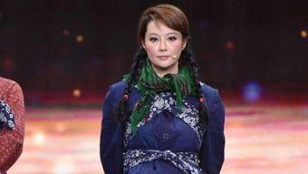 娱乐吃瓜女星敬酒,吃瓜群众直呼精彩!  第3张 娱乐吃瓜女星敬酒,吃瓜群众直呼精彩!  第3张