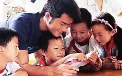 扒爷爆料香港娱乐圈,香港娱乐圈幕后风云  第2张